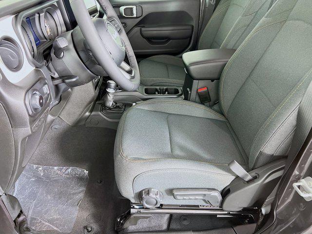 Photo of 2025 Granite Crystal Metallic Clearcoat Jeep Wrangler