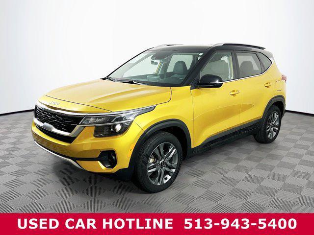 Photo of 2023 Starbright Yellow/Black Roof Kia Seltos