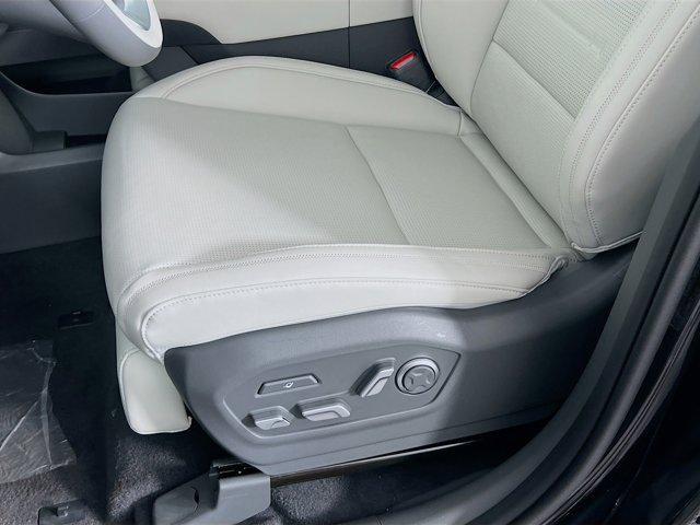 Photo of 2025 Phantom Black Hyundai SANTA FE HEV