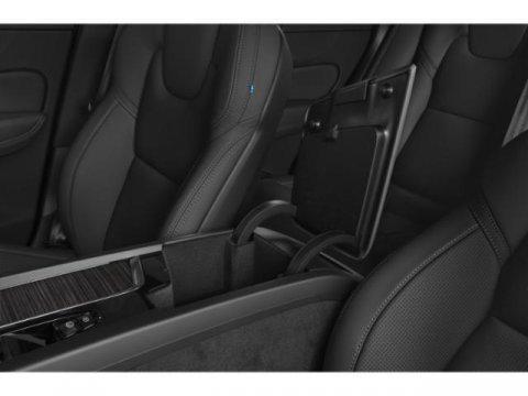 Photo of 2022 Onyx Black Metallic Volvo XC60 Recharge Plug-In Hybrid