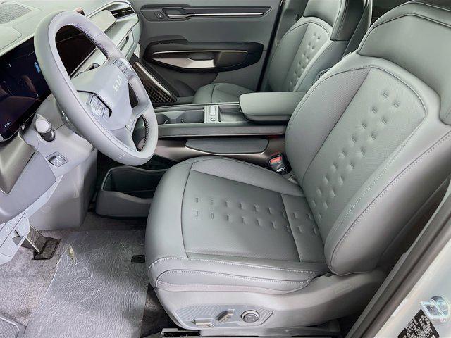 Photo of 2026 Ivory Kia EV9