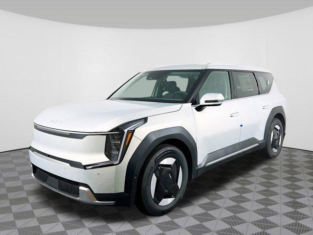 Photo of 2026 Ivory Kia EV9