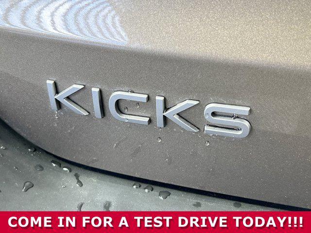 Photo of 2025 Canyon Bronze Metallic Nissan Kicks
