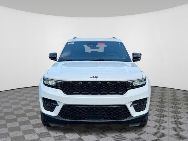 Photo of 2025 Bright White Clearcoat Jeep Grand Cherokee
