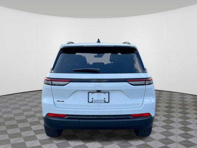 Photo of 2025 Bright White Clearcoat Jeep Grand Cherokee