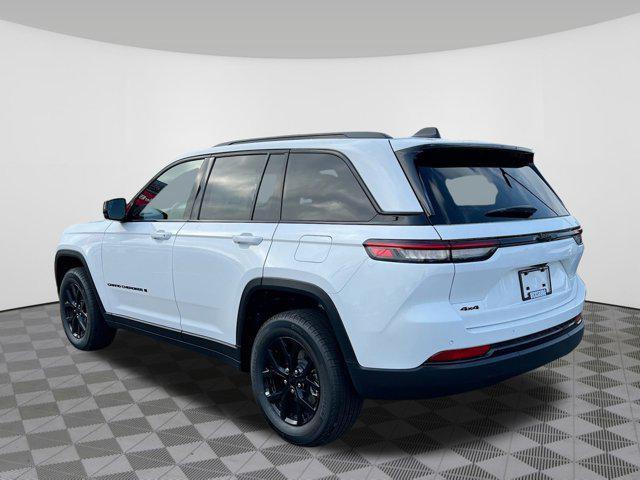 Photo of 2025 Bright White Clearcoat Jeep Grand Cherokee