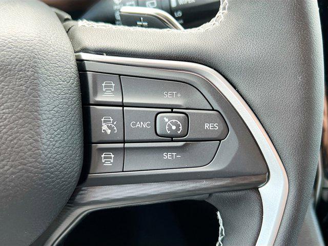 Photo of 2025 Bright White Clearcoat Jeep Grand Cherokee