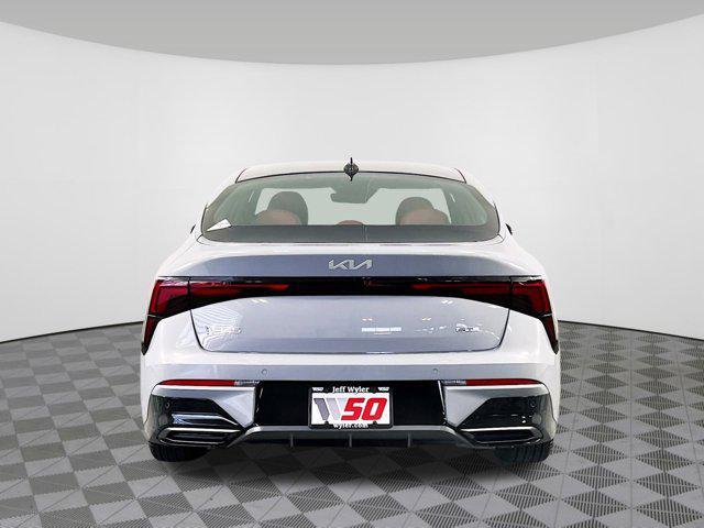 Photo of 2025 Wolf Gray Kia K5