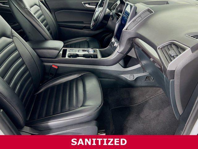 Photo of 2024 Oxford White Ford Edge