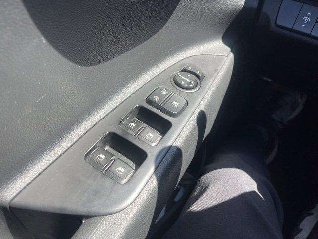 Photo of 2023 Clear White Kia Rio