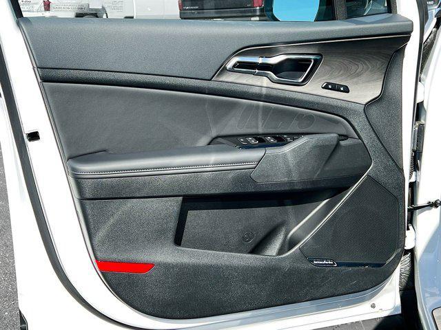 Photo of 2025 Glacial White Pearl Kia Sportage
