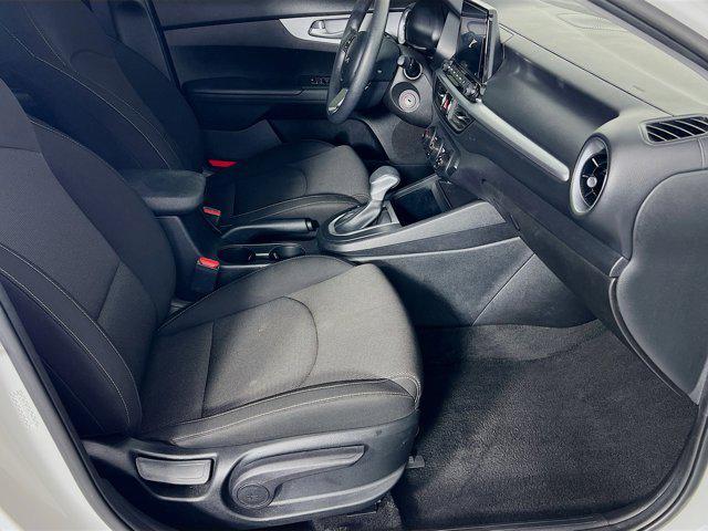 Photo of 2023 Snow White Pearl Kia Forte