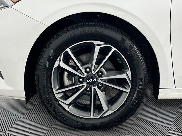 Photo of 2023 Snow White Pearl Kia Forte