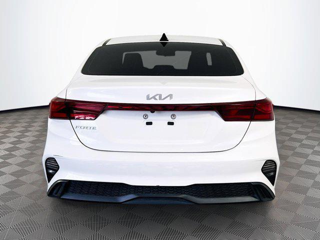 Photo of 2023 Snow White Pearl Kia Forte