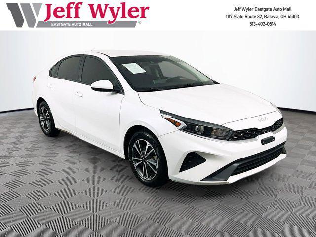 Photo of 2023 Snow White Pearl Kia Forte