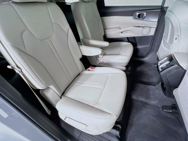Photo of 2022 Wolf Gray Kia Sorento