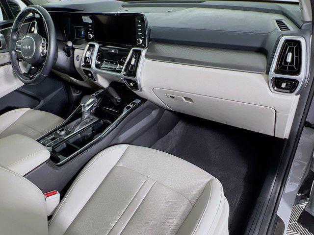 Photo of 2022 Wolf Gray Kia Sorento