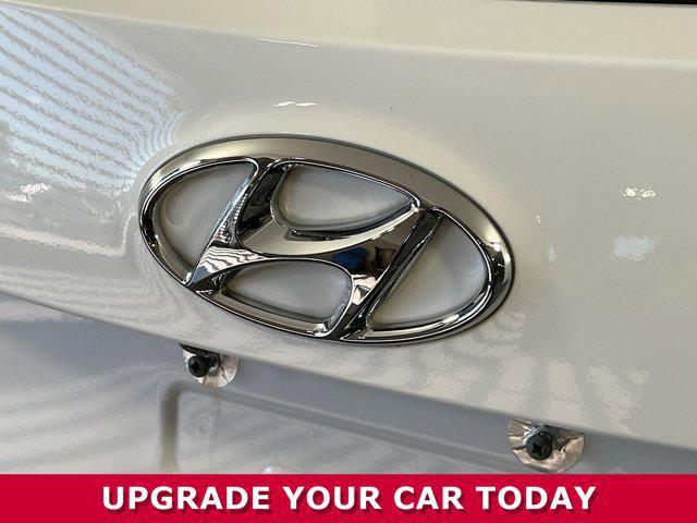 Photo of 2018 Pearl White Hyundai Santa Fe Sport