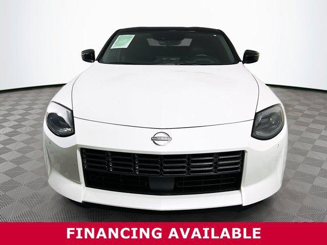 Photo of 2023 Everest White Pearl/Super Black Nissan Z