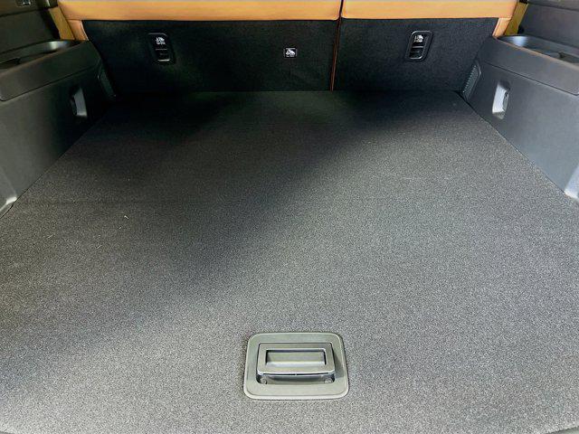 Photo of 2025 Rhodium White Premium Mazda CX-70