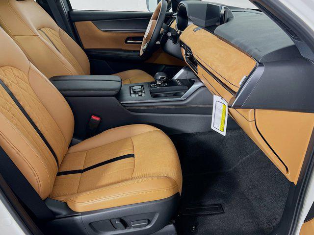 Photo of 2025 Rhodium White Premium Mazda CX-70