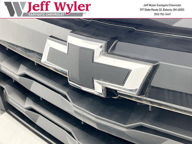 Photo of 2025 Summit White Chevrolet Colorado