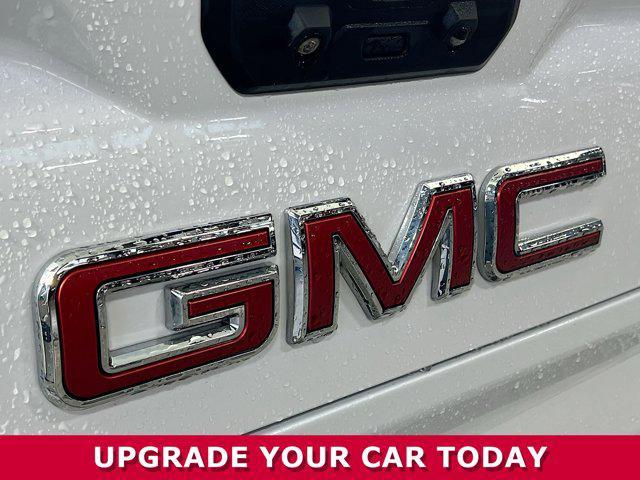 Photo of 2023 White Frost Tricoat GMC Sierra 1500