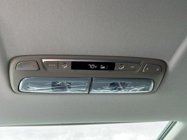 Photo of 2025 Everlasting Silver Kia Telluride