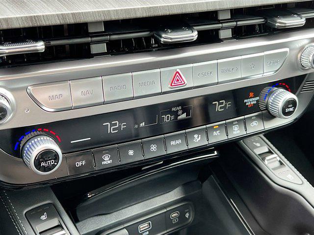 Photo of 2025 Everlasting Silver Kia Telluride