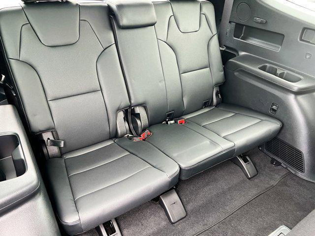 Photo of 2025 Everlasting Silver Kia Telluride