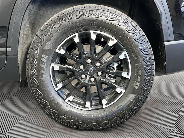 Photo of 2025 Mosaic Black Metallic Chevrolet Traverse