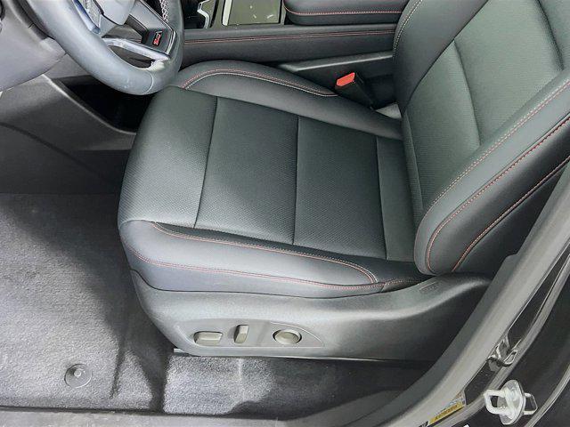 Photo of 2025 Mosaic Black Metallic Chevrolet Traverse
