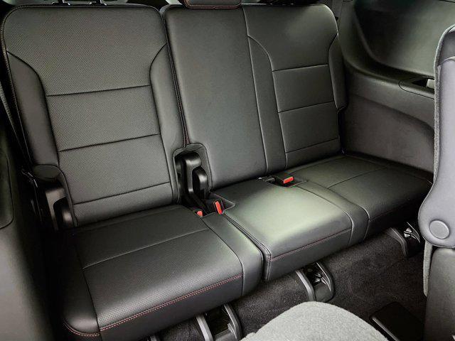 Photo of 2025 Mosaic Black Metallic Chevrolet Traverse