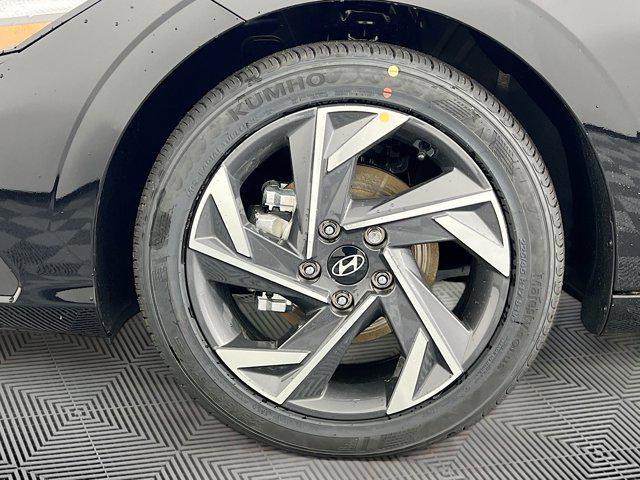 Photo of 2025 Abyss Black Hyundai ELANTRA