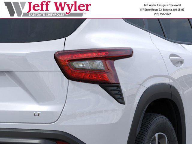Photo of 2025 Summit White Chevrolet Trax