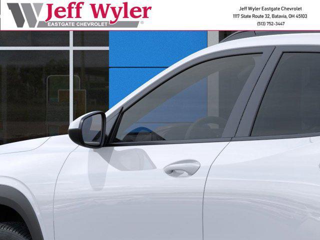 Photo of 2025 Summit White Chevrolet Trax