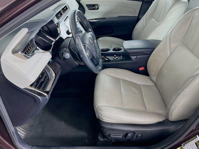 Photo of 2014 Red Toyota Avalon