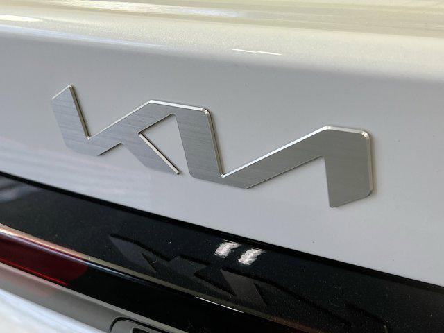 Photo of 2026 Snow White Pearl Kia K5