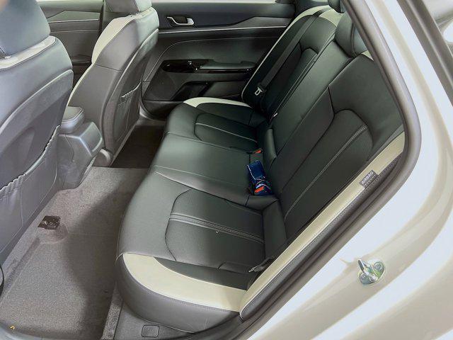 Photo of 2026 Snow White Pearl Kia K5