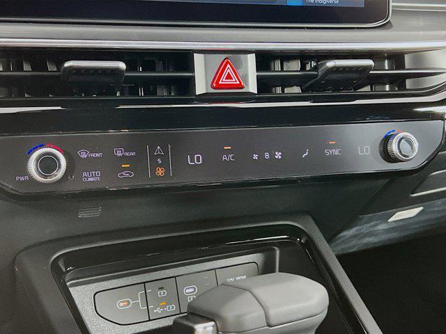 Photo of 2026 Snow White Pearl Kia K5