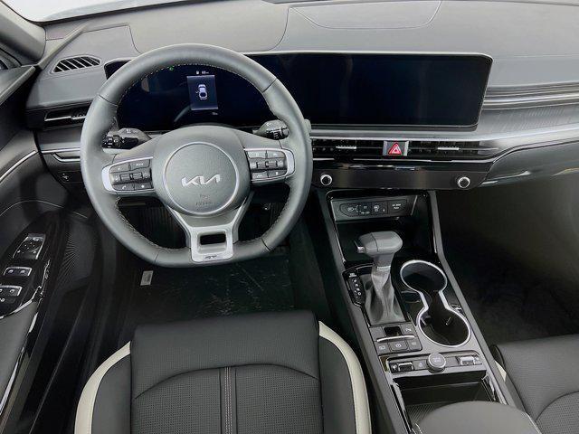 Photo of 2026 Snow White Pearl Kia K5