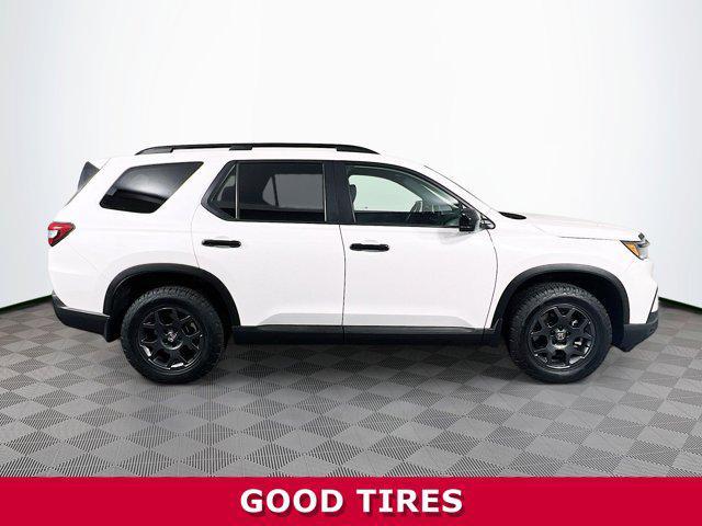 Photo of 2025 Platinum White Pearl Honda Pilot