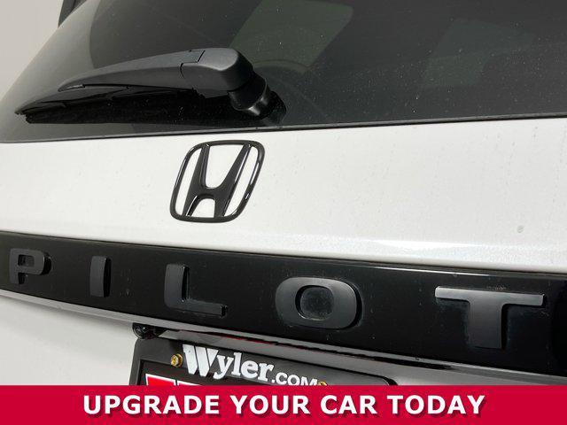 Photo of 2025 Platinum White Pearl Honda Pilot