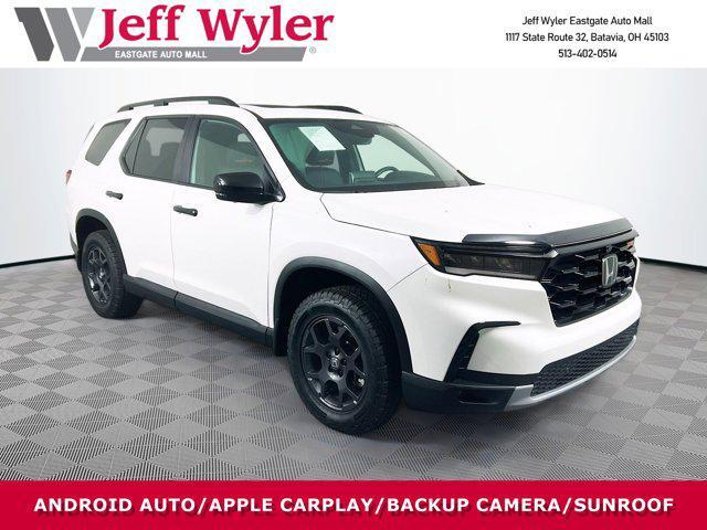Photo of 2025 Platinum White Pearl Honda Pilot