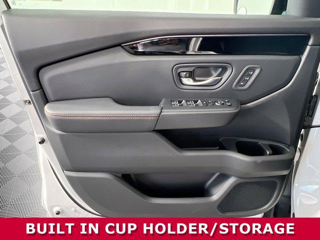 Photo of 2025 Platinum White Pearl Honda Pilot