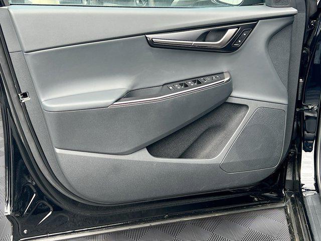 Photo of 2025 Ebony Black Kia EV6