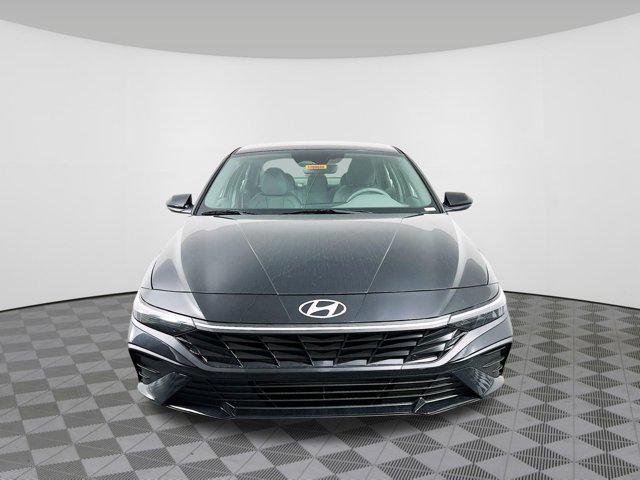 Photo of 2025 Abyss Black Hyundai ELANTRA