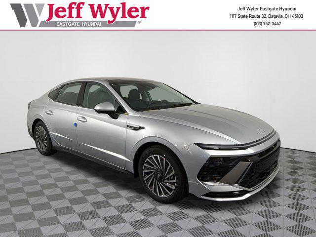 Photo of 2025 Aero Silver Hyundai SONATA Hybrid