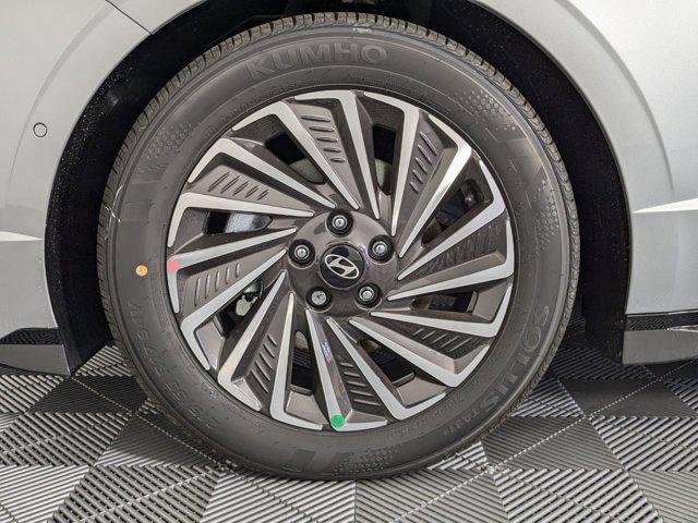 Photo of 2025 Aero Silver Hyundai SONATA Hybrid
