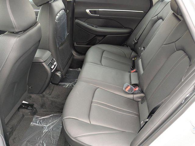 Photo of 2025 Aero Silver Hyundai SONATA Hybrid